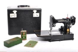 SINGER SEWING MACHINE FEATHERWEIGHT 222K IN CASE