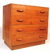 A MID 20TH CENTURY BEECH WOOD CHEST OF DRAWERS