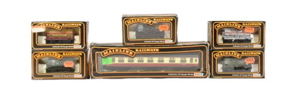 COLLECTION OF VINTAGE MAINLINE OO GAUGE MODEL RAILWAY ROLLING STOCK