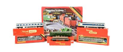 MODEL RAILWAY - ASSORTED HORNBY COACHES & ACCESSORIES