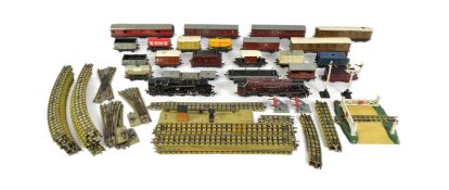 MODEL RAILWAY - VINTAGE HORNBY OO GAUGE TRAINSET & TRACK