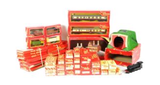 MODEL RAILWAY - VINTAGE TRIANG TRAINSET LOCOS & ACCESSORIES
