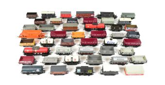 MODEL RAILWAY - COLLECTION OF ASSORTED ROLLING STOCK