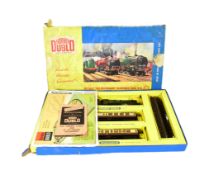 MODEL RAILWAY - VINTAGE HORNBY DUBLO PASSENGER TRAIN SET