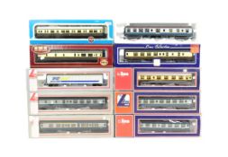 MODEL RAILWAY - LIMA & AIRFIX OO GAUGE ROLLING STOCK COACHES