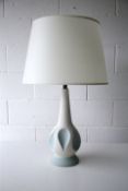 MID CENTURY 1950S AMERICAN CHALKWARE TABLE LAMP