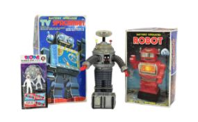 ROBOTS / SPACE TOYS - COLLECTION INCLUDING BATTERY OPERATED ROBOTS