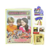 HAPPY DAYS - VINTAGE PLAYSET, WALLET & STICKERS