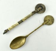 19TH CENTURY BRASS COMBINED DESSERT SPOON & PASTRY CRIMPER