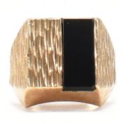 HALLMARKED 9CT GOLD & ONYX RING
