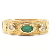 HALLMARKED ITALIAN 18CT GOLD GREEN & WHITE STONE RING