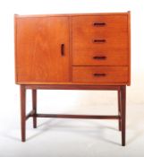 MID 20TH CENTURY TEAK SIDEBARD CABINET CREDENZA