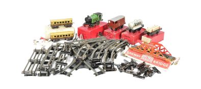 MODEL RAILWAY - VINTAGE HORNBY O GAUGE CLOCKWORK TRAINSET