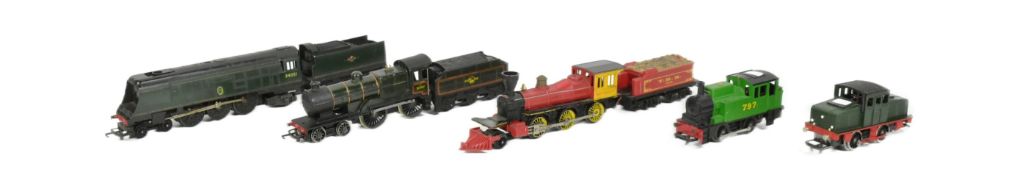 FIVE VINTAGE TRIANG OO GAUGE MODEL RAILWAY LOCOMOTIVE ENGINES