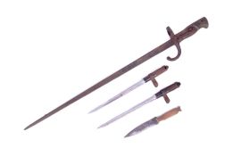 COLLECTION OF ASSORTED KNIVES & BAYONETS