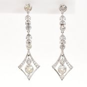 A PAIR OF 1920S DIAMOND DROP EARRINGS