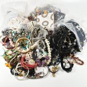 COLLECTION OF VINTAGE & LATER COSTUME JEWELLERY