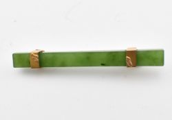 VINTAGE NEPHRITE & YELLOW METAL BAR BROOCH PIN