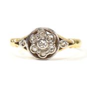 18CT GOLD & DIAMOND CLUSTER RING