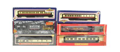 MODEL RAILWAY - COLLECTION OF OO GAUGE ROLLING STOCK