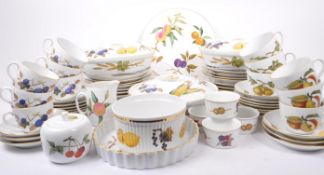 ROYAL WORCESTER - EVESHAM SIX PERSON TEA & DINNER SERVICE