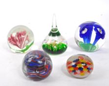 COLLECTION OF 20TH CENTURY GLASS PAPERWEIGHTS