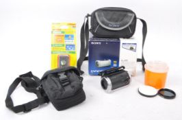 SONY - EARLY 2000S HANDYCAM HDR-CX105E CAMCORDER