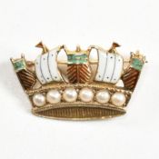 HALLMARKED 9CT GOLD ENAMEL & PEARL CROWN BROOCH PIN