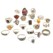 COLLECTION OF SILVER & WHITE METAL GEM SET RINGS