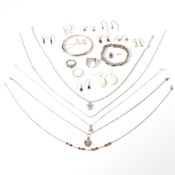 LARGE COLLECTION OF SILVER & WHITE METAL GEM SET JEWELLERY
