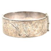 HALLMARKED SILVER ENGRAVED HINGED BANGLE