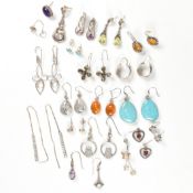 COLLECTION OF SILVER & GEM SET EARRINGS & BELLY PIERCING BAR
