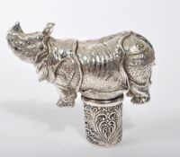 20TH CENTURY WALKING CANE HANDLE IN THE FORM OF A RHINO