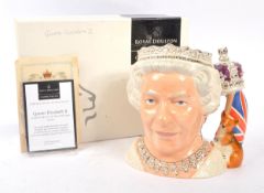 ROYAL DOULTON - QUEEN ELIZABETH II CHARACTER JUG D7256 W/ BOX