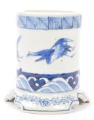 1940S BLUE & WHITE CHINESE PORCELAIN BRUSH POT