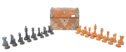 EARLY 20TH CENTURY TURNED CHESS SET
