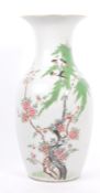 EARLY 20TH CENTURY CHINESE 1920S TABLE PORCELAIN VASE