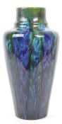 EARLY 20TH CENTURY CERAMIC FEATHERED DESIGN TABLE VASE