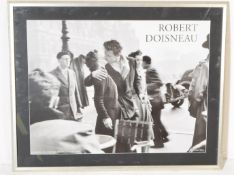 ROBERT DOISNEAU - KISS BY THE HOTEL DE VILLE ART PRINT