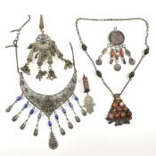 COLLECTION OF SILVER & WHITE TONE METAL ETHNIC JEWELLERY AF