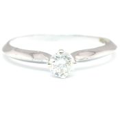 HALLMARKED 9CT WHITE GOLD & DIAMOND SOLITAIRE RING