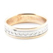 HALLMARKED 9CT GOLD TWO-TONE ENGRAVED BAND RING
