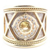ELIZABETH GAGE 18CT GOLD DIAMOND & YELLOW SAPPHIRE RING CASED