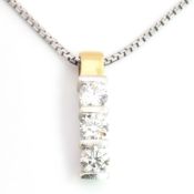 18CT WHITE GOLD & DIAMOND PENDANT NECKLACE