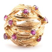 HALLMARKED 9CT GOLD & RUBY LEAF BOMBE RING