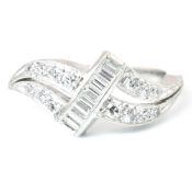 1930S PLATINUM & DIAMOND RING