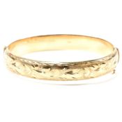 HALLMARKED 9CT GOLD ENGRAVED HINGED BANGLE