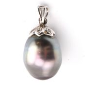18CT WHITE GOLD TAHITIAN PEARL & DIAMOND NECKLACE PENDANT