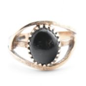 HALLMARKED 9CT GOLD & ONYX RING