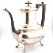 HALLMARKED SILVER LARGE WALKER & HALL COFFEE POT 1918
